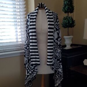 Volcom Black and White Geometric Patterned Cardigan